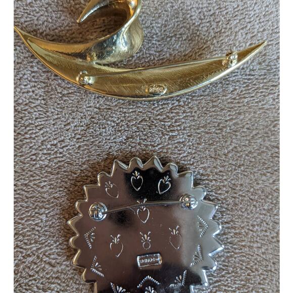 Brooch Vintage Trifari Set 2 Gold Tone Crown Silver Tone Snowflake Pin Brooch - Picture 4 of 12